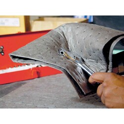 Brady SPC UXT Xtra Tough Heavy-Weight Pad Roll; Absorbency: 35 gal./bale;