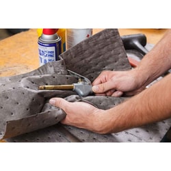 Brady SPC UXT Xtra Tough Heavy-Weight Pad Roll; Absorbency: 35 gal./bale;