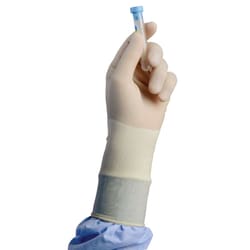Cardinal Health&trade;&nbsp;Esteem&trade; CP Sterile Polyisoprene Cleanroom Gloves