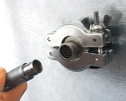 BINDER&trade;&nbsp;Electric Access Port