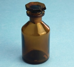 Hecht Karl&trade;&nbsp;Assistant&trade; Amber Reagent Bottle With Glass Stopper
