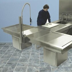 Mopec MK300 T-Shaped Down Draft Grossing Station Ventilation: Down draft