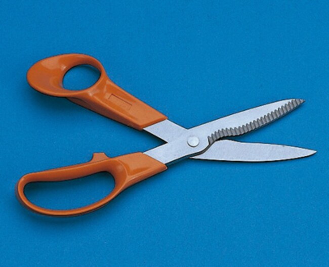 Azpack™ Heavy Duty Serrated Blade Scissors Length 180mm; Righthanded