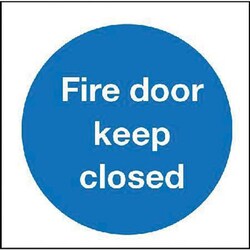 Manutan Fire door keep closed sign. 80 x 80mm. Rigid, Quantity: Pack of