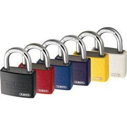 Manutan Black vinyl covered brass padlock. Shackle dia.6mm, Quantity: Pack