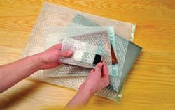 Manutan X300 Pk 300 self-seal bubble pouches. 180x235mm., Quantity: Pack