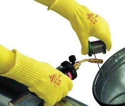 Manutan Volcano gauntlet. Size 11. Per pair, Quantity: Pack of 1