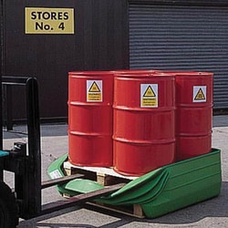 Manutan 4-drum spilguard. O/a wxlxh 1300x1500x440mm, Quantity: Pack of