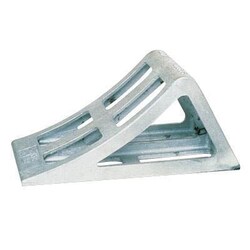 Manutan Aluminium wheel chock c/w 5m chain. Lxwxh 400x190x190mm, Quantity: