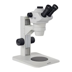 ACCU-SCOPE&trade;&nbsp;Z850 Series Trinocular Zoom Stereo Microscope on Plain Focusing Stand
