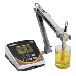 Cole-Parmer Oakton CON 700 Meter with Probe, Stand, and NIST-Traceable