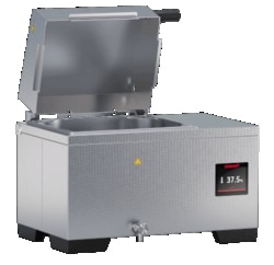 Memmert water bath WTB 6, 230volt +5C above ambient to +100C (Dependant on Ambient) Gable Cover/ Reversible Shelf included