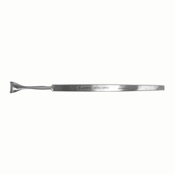 Med Vet International&nbsp;DesMarres Lip Retractor, 12mm, 16cm (6 1/4