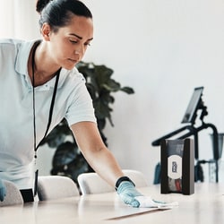 Tork Tork Spender für feuchte Desinfektionstücher für Oberflächen, an der Wand montierbar oder freistehend Schwarz | Buy Online | Tork | Fisher Scientific