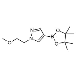 Chemscene ChemScene | 1-(2-Methoxyethyl)-4-(4,4,5,5-tetramethyl-1,3,2-dioxaborolan-2-yl)-1H-pyrazole