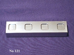 PATHOLOGY INNOVATIONS The 18mm Well Bar has four wells that are 3mm deep on one-inch thick stainless steel. These bars are stored in the cryostat and serve as a powerful heat sink to rapidly freeze the block.
