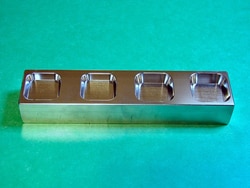 PATHOLOGY INNOVATIONS&nbsp;The 24mm Deep Well Bar has four 24mm wells, two that are 6mm deep and two that are 9mm deep, on one-inch thick stainless steel. These bars are stored in the cryostat and serve as a powerful heat sink to rapidly freeze the block.