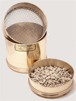 Dual Manufacturing Company Inc 8'' Diameter x 2'' Deep Stainless Mesh Sieves