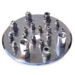 Bellco Glass, Inc.&nbsp;Universal headplates can fit 5l to 36l vessels. Headplates are used with the large flange vessel to seal and to provide ports for access to the interior of the vessel. The 18-port headplate is most used since more components can be fitted into its ports.