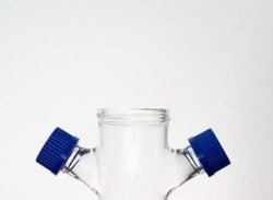 Bellco Glass, Inc.&nbsp;Adjustable spinner height. Ptfe impeller assembly rides on glass bearings for friction free operation. 25ml & 50ml have black phenolic rubber lined caps. 100ml-300ml have polypropylene caps, silicone gasket and pouring rings.    Center (mm):51    Sidear