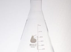 Bellco Glass, Inc. Manufactured from type 1 class a Borosilicate glass. Ideal for general laboratory involving media mixing, storage and dispensing. Narrow mouth with break resistant lip that resists chipping.  Graduated to approximate volumes.    Size: 3l    Stopper size
