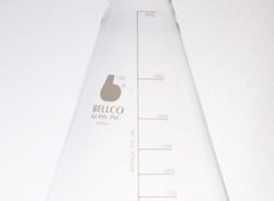 Bellco Glass, Inc. Manufactured from type 1 class a Borosilicate glass. Ideal for general laboratory involving media mixing, storage and dispensing. Narrow mouth with break resistant lip that resists chipping.  Graduated to approximate volumes.    Size: 4l    Stopper size