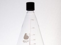 Bellco Glass, Inc.&nbsp;Manufactured from type 1 class a Borosilicate glass. Ideal for culture aerobic & anaerobic organisms, media storage and mixing. Deep skirted screw caps protect against contamination. Supplied with rubber line black phenolic caps and graduated to approxima