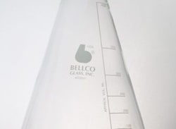 Bellco Glass, Inc. Manufactured from type 1 class a Borosilicate glass. Ideal for all cell culture and media storage purposes. Provides flexible secure seal without a liner. Supplied with gl45 liner-less screw cap and pouring rings. Graduated to approximate volumes.    Siz