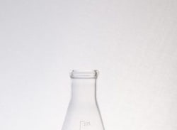 Bellco Glass, Inc. Manufactured from type 1 class a Borosilicate glass. Media storage and dispensing flask with bottom hose connection is graduated to approximate volumes and the heavy duty break resistant neck provides an excellent fit for rubber stoppers. The bottom hose
