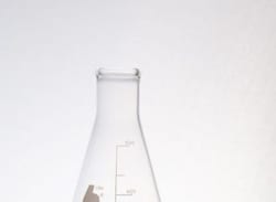 Bellco Glass, Inc. Manufactured from type 1 class a Borosilicate glass. Media storage and dispensing flask with bottom hose connection is graduated to approximate volumes and the heavy duty break resistant neck provides an excellent fit for rubber stoppers. The bottom hose