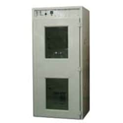 Bellco Glass, Inc.&nbsp;Bellco Roll-In Incubators have 40 cubic feet of volume and are designed for use with Bellco's Cell Production Roller Apparatus (CPRA).  The flush-to-floor design allows easy movement of the CPRA in and out of the chamber.  Four internal convenience outlet