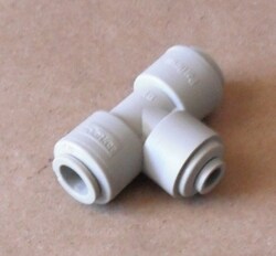 Thermo Scientific Tee, Union 3/8'' O.D. x 1/4'' O.D. x 3/8'' O.D.