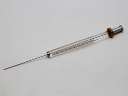 Trajan Scientific&nbsp;L-MARK Brand  10l Syringe, Gold, FN, GT, Pt. 3, 22s, Coated NDL