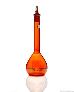 Foxx Life Sciences&nbsp;Borosil&reg; Amber Light-Blocking Volumetric Flask Class A with Interchangeable Glass Pennyhead Stopper (19/26), Individual Certificate, 500 mL, 10/CS